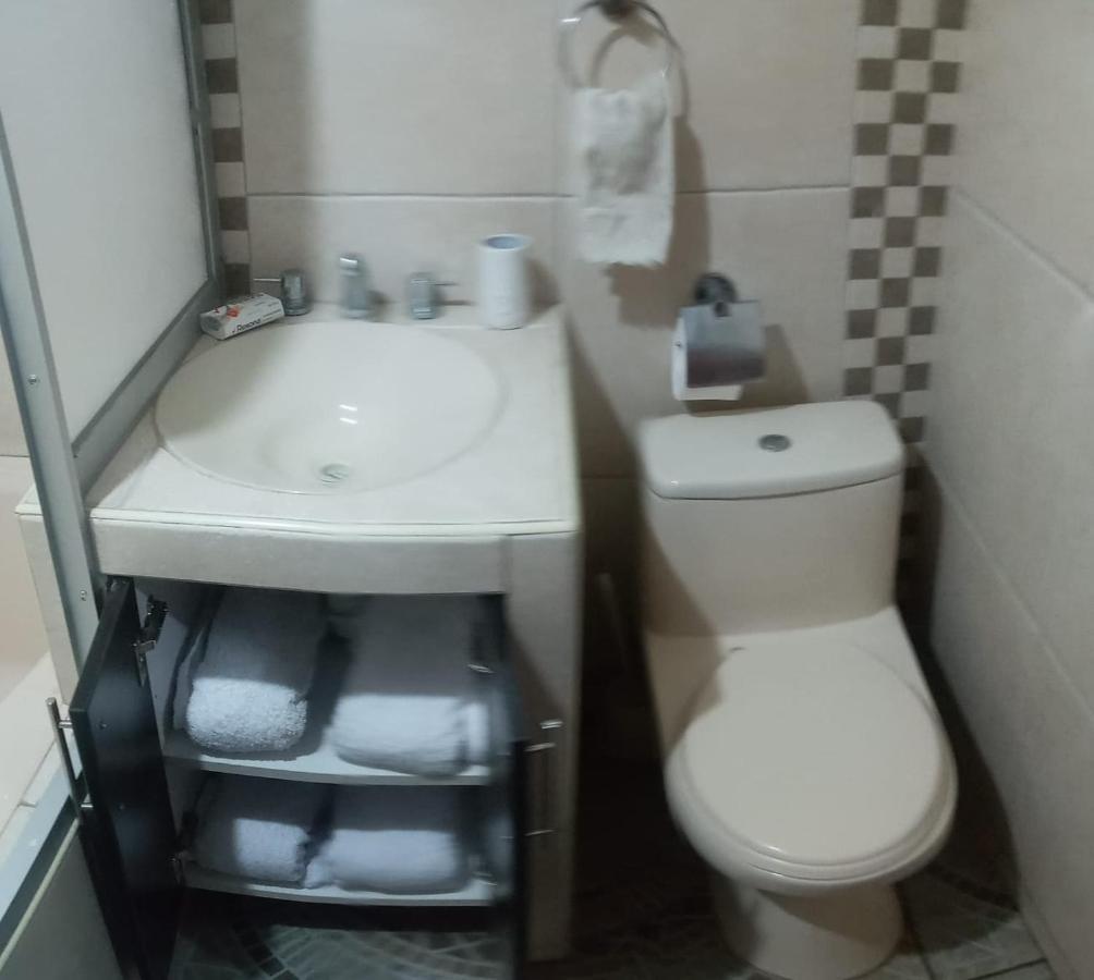 A Un Minuto Del Aeropuerto Sientase En Casa Apartamento *